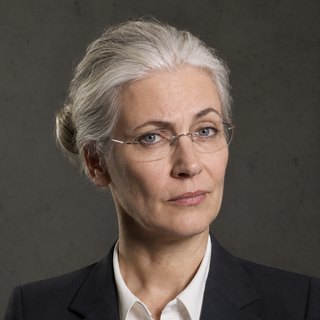Photoreal portrait of Beatrice, Contract Reviewer
